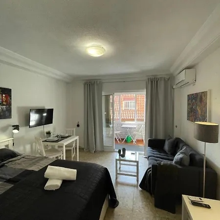 Fuengirola, Boliches - Right On The Beach. アパート フエンヒロラ