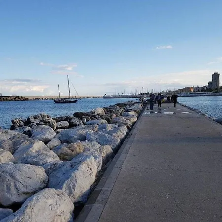Fuengirola, Boliches - Right On The Beach. フエンヒロラ
