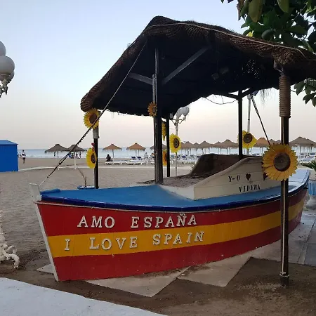 Fuengirola, Boliches - Right On The Beach. Апартаменты Фуэнхирола