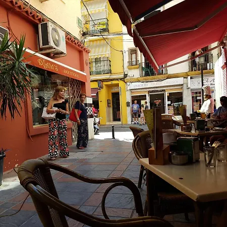 Fuengirola, Boliches - Right On The Beach. * フエンヒロラ