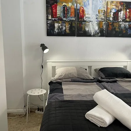 Fuengirola, Boliches - Right On The Beach. アパート