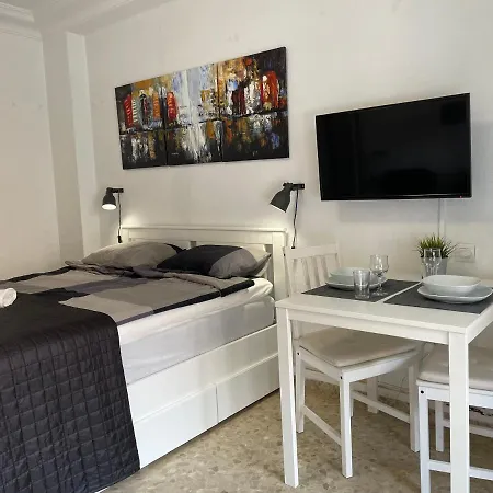 Fuengirola, Boliches - Right On The Beach. * פואנגירולה