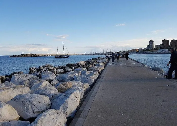 Fuengirola, Boliches - Right On The Beach. פואנגירולה