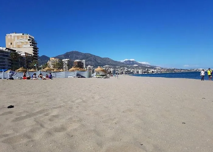 Fuengirola, Boliches - Right On The Beach. * פואנגירולה