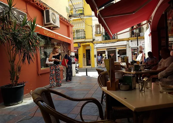 Fuengirola, Boliches - Right On The Beach. * פואנגירולה