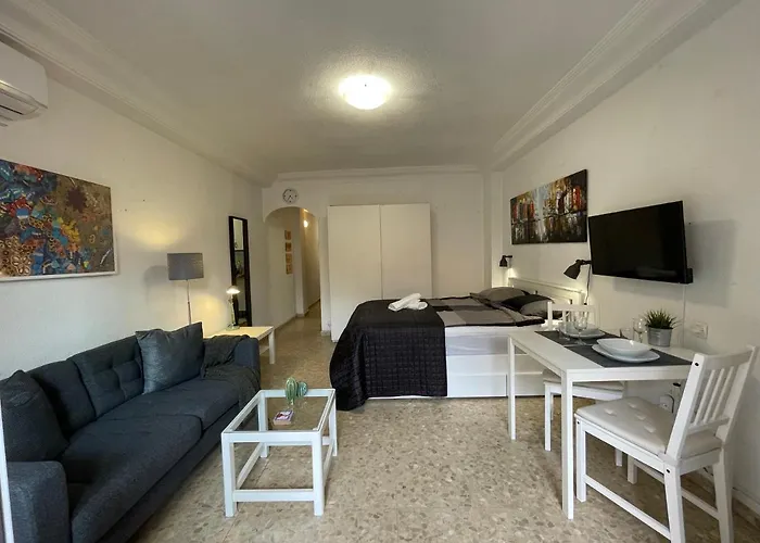 Fuengirola, Boliches - Right On The Beach. *