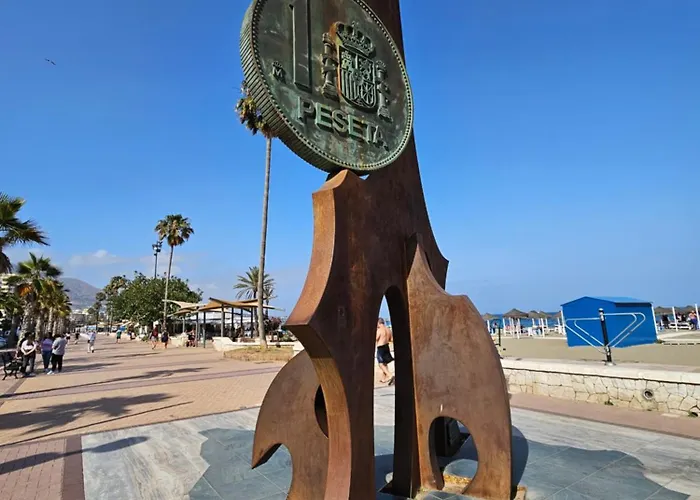 Fuengirola, Boliches - Right On The Beach. דירה