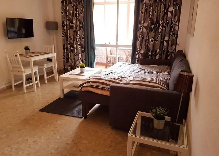 Fuengirola, Boliches - Right On The Beach. * פואנגירולה